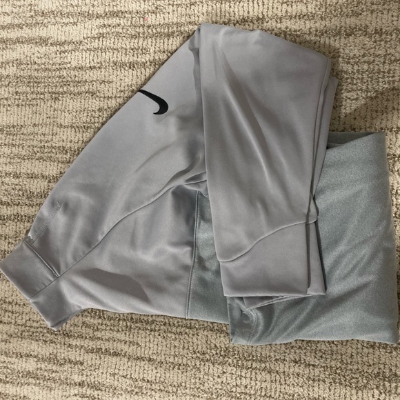 Half zip pull over Nike and under armour. 25 each - Picture 1 of 9